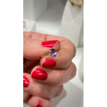 Anillo de oro amarillo con topacio