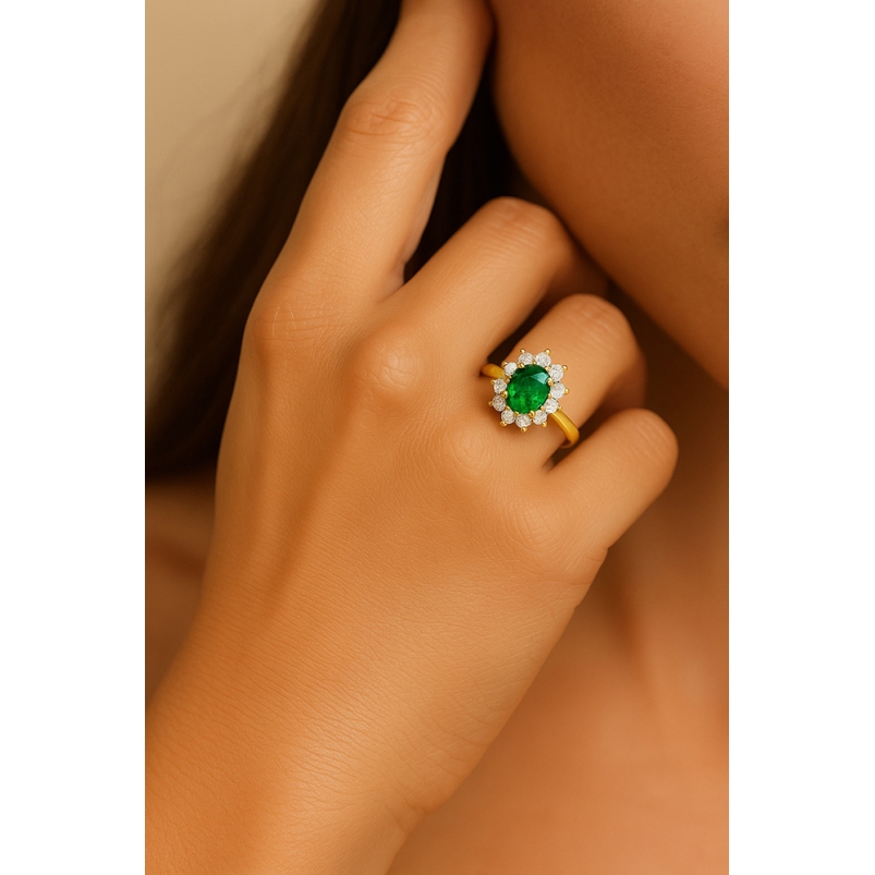 Anillo de Oro Amarillo con Esmeralda y Diamantes