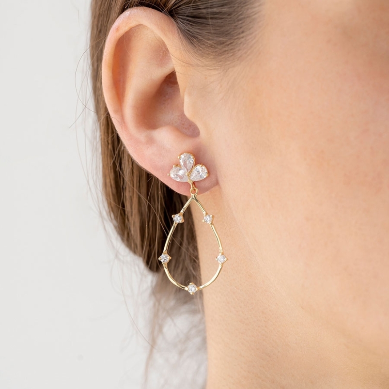 Pendientes de Oro Amarillo con Circonitas puestos