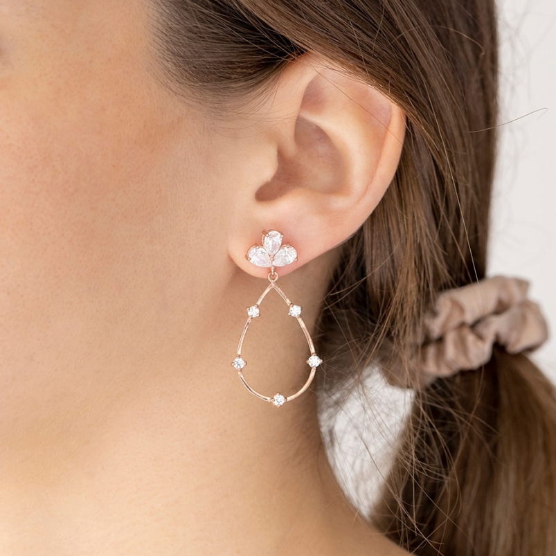 Pendientes de Oro Rosa con Circonitas puestos