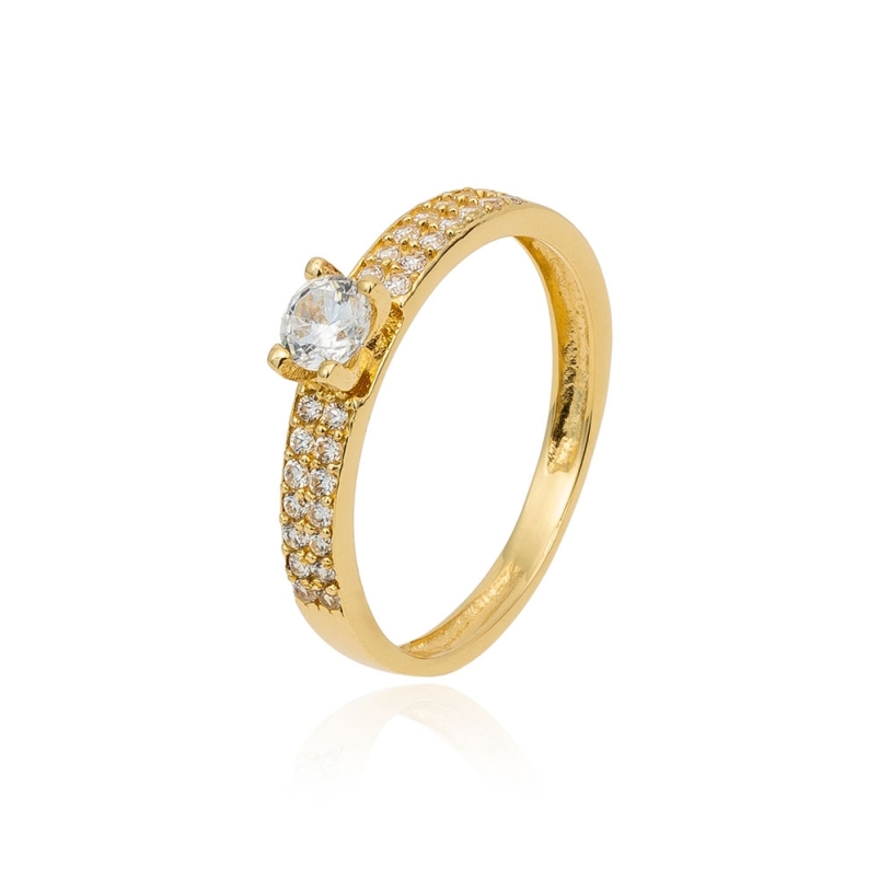 anillo de compromiso de oro amarillo y circonitas
