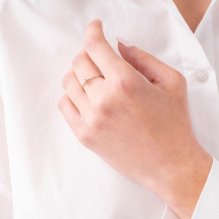 Anillo con Brillante 2,25mm 4 Garras en Oro Blanco puesto