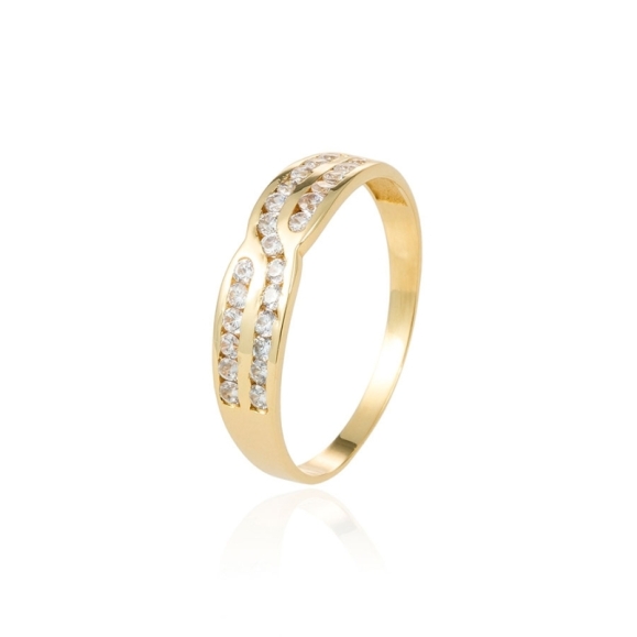 Anillo con Circonitas Blancas en Oro Amarillo