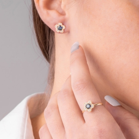 Anillo y pendientes a juego en Forma de Flor con Zafiro Natural y Topacios Blancos puestos