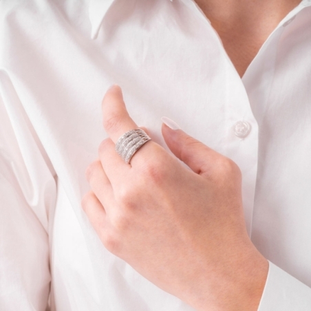 Anillo de Brillantes en Oro Blanco puesto