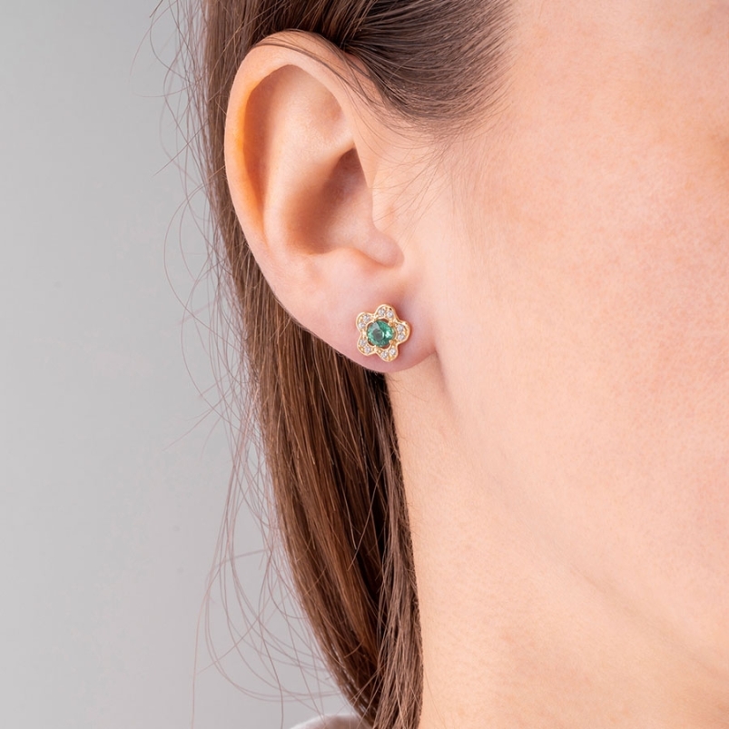 Pendientes en Forma de Flor con Esmeralda Natural y Topacios Blancos puestos