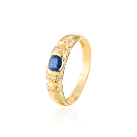 Anillo de Brillantes y Zafiro Oval en Oro Amarillo de 18 KT