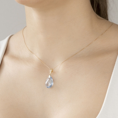 Colgante de Circonita Azul en forma de Pera puesto
