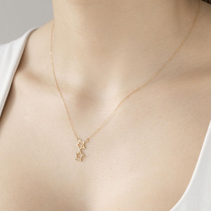 Gargantilla con Dos Estrellas y Circonitas puesta