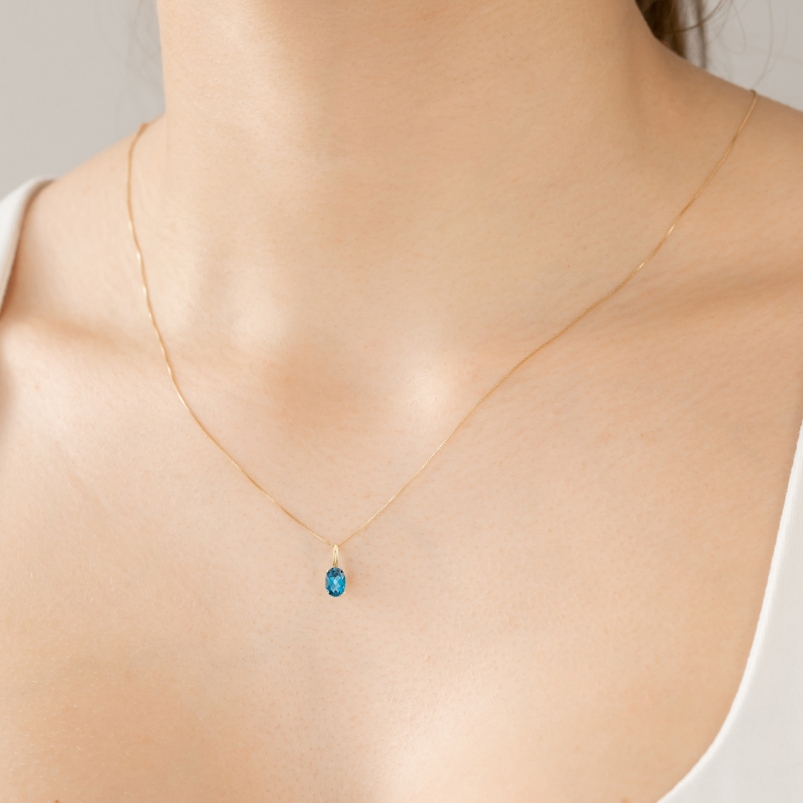 Gargantilla de oro amarillo con topacio