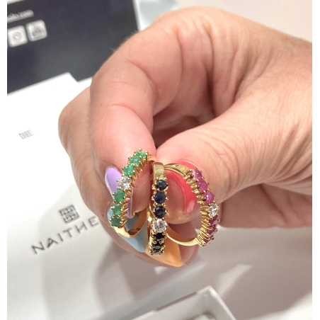 Anillo de oro amarillo con rubíes y diamante