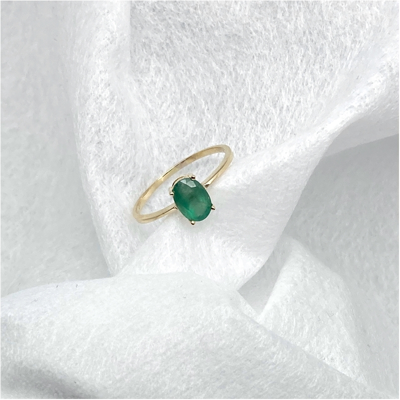 Anillo con Esmeralda Natural en Oro Amarillo de...